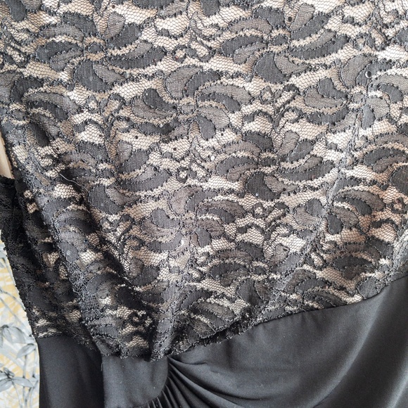 Laura Black/Tan Lacey Formal Dress Side Slit Size 12 B001 - Picture 9 of 13